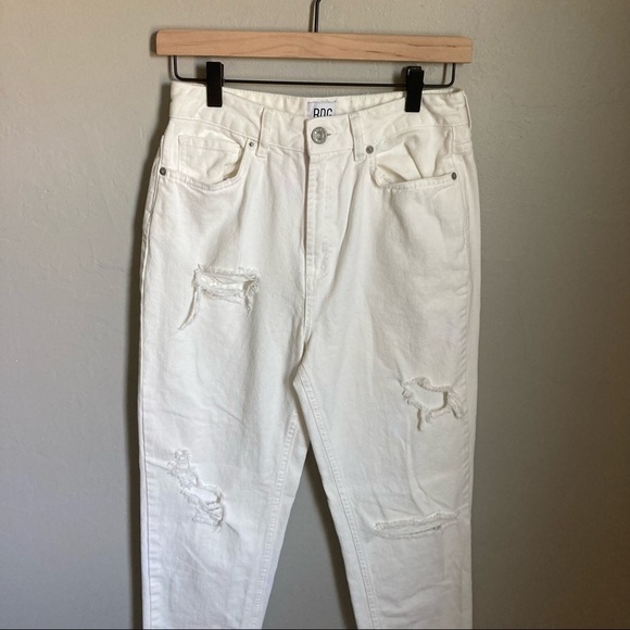 Urban Outfitters White Mom Jeans Size 26 - Picture 2 of 7